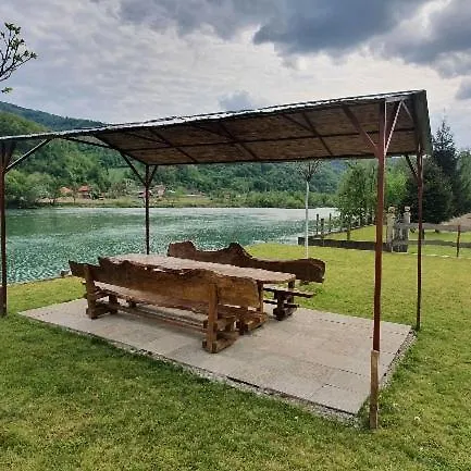 Kamp Kucica Trokrevetna Crnca