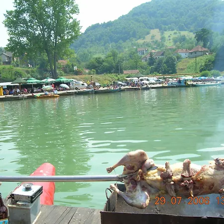 Kamp Kucica Trokrevetna Campingplads *