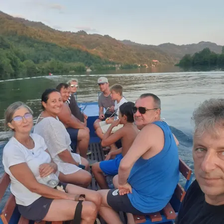 Kamp Kucica Trokrevetna Crnca