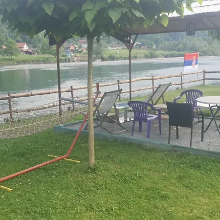 Kamp Kucica Trokrevetna Crnca